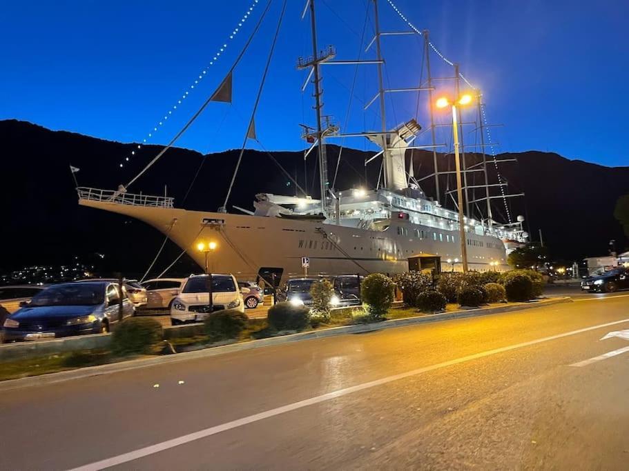 Modern Seaside Apartment With Balcony Tale Apartment Kotor Kültér fotó