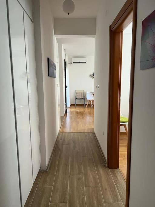 Modern Seaside Apartment With Balcony Tale Apartment Kotor Kültér fotó