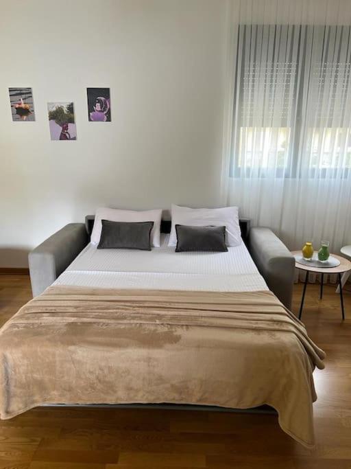 Modern Seaside Apartment With Balcony Tale Apartment Kotor Kültér fotó