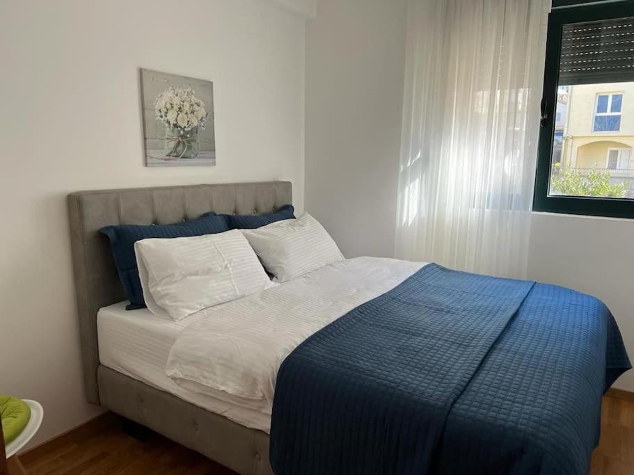 Modern Seaside Apartment With Balcony Tale Apartment Kotor Kültér fotó
